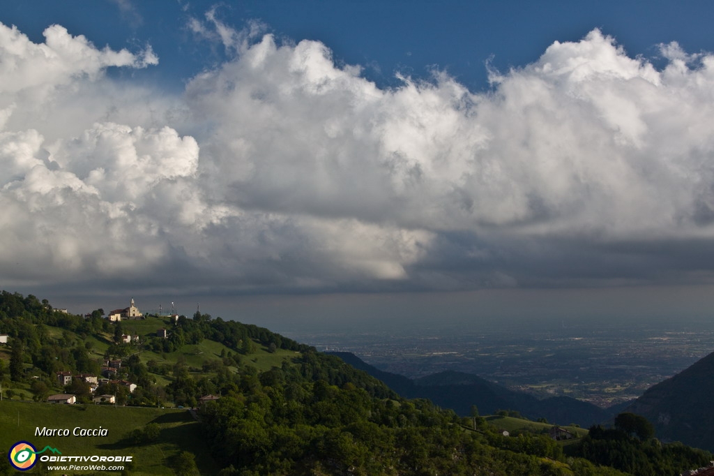 01_Muro di nuvole sulla pedemontana.JPG